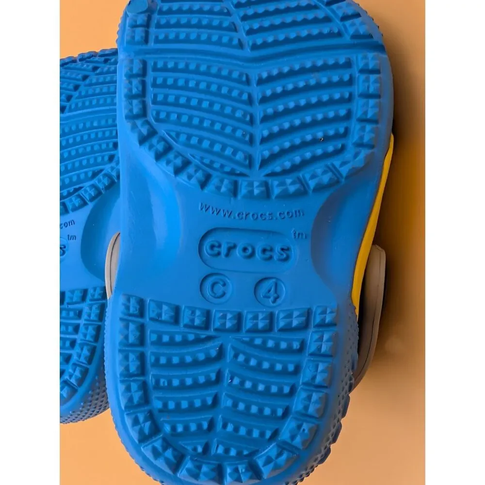 Crocs Toddler Despicable Me Minions Yellow Size C4 Classic Clogs